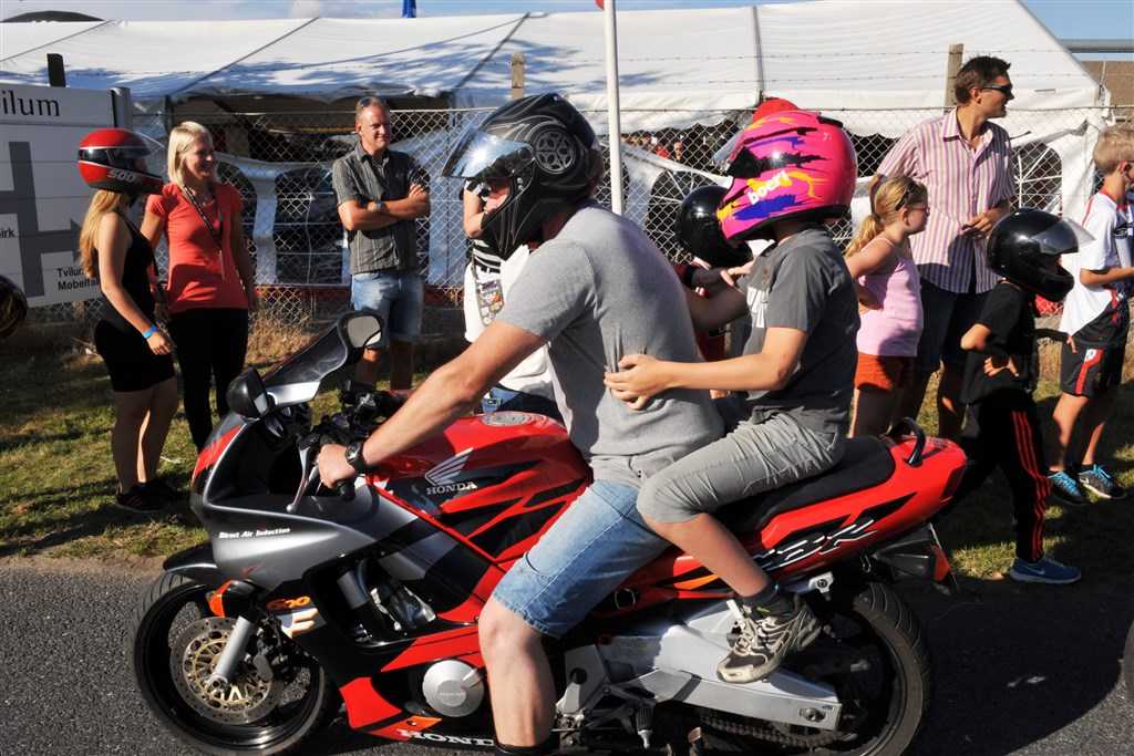 Et populært indslag blandt de yngste gæster har været de populære motorcykelture.
(Foto: Morten Alstrup)